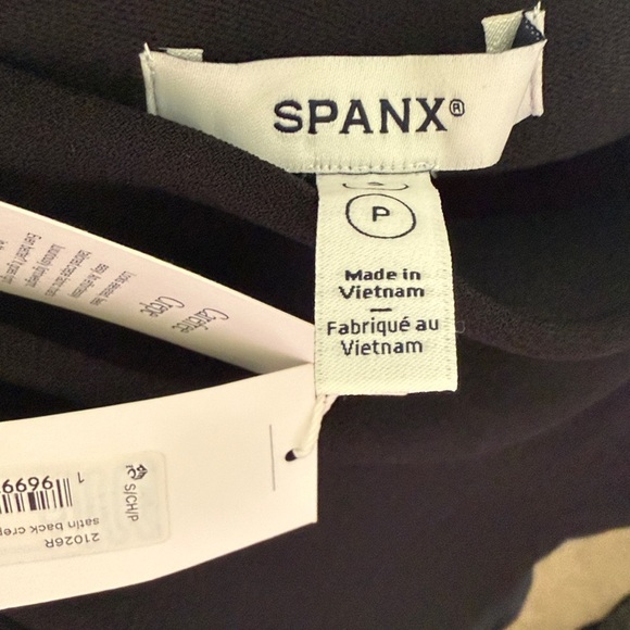 Spanx Satin Back Crepe Asymmetrical Skirt Size Medium Classic Black NWT - Picture 5 of 5